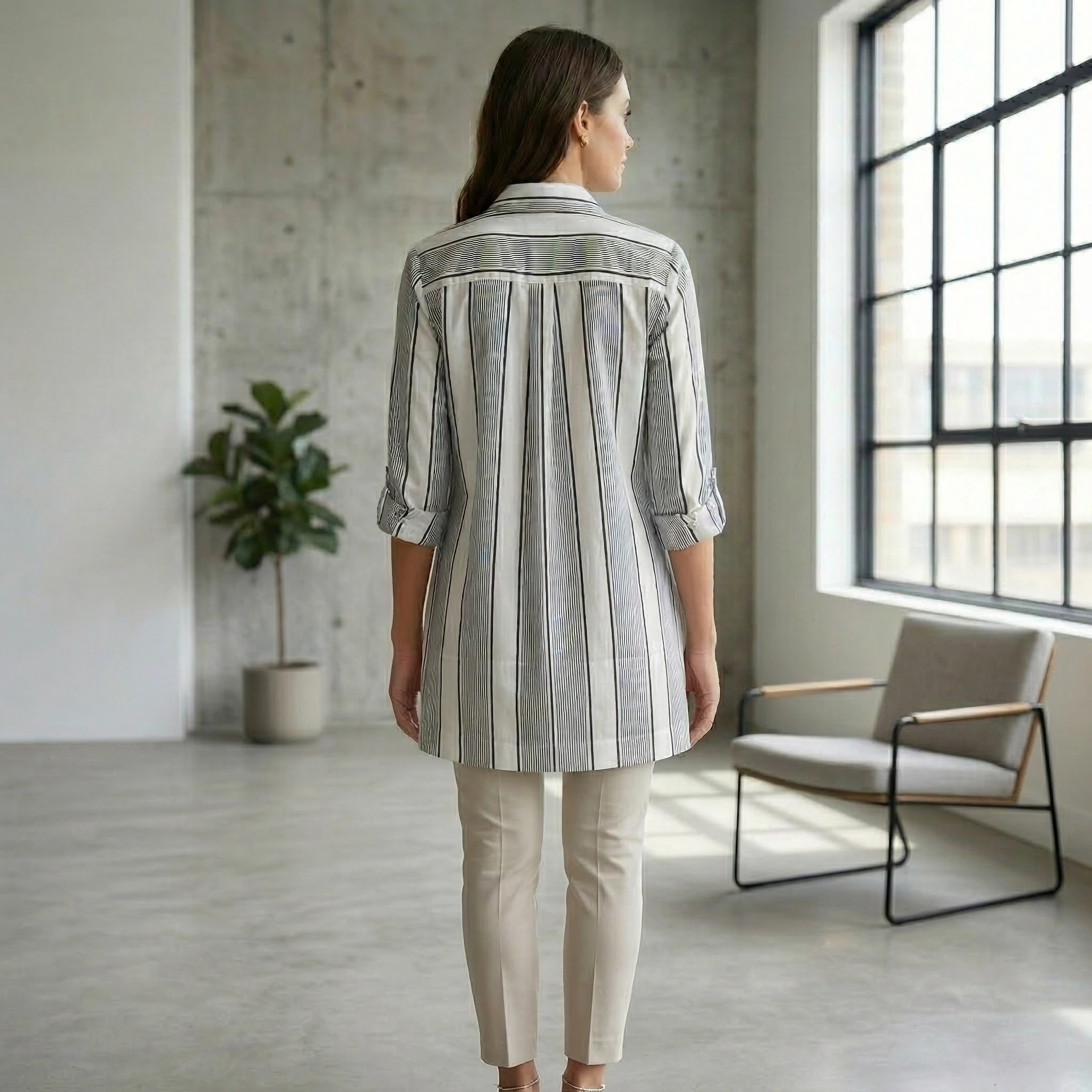 3/4 Foldable Long-sleeve shirt dress with vertical black and white stripes 2